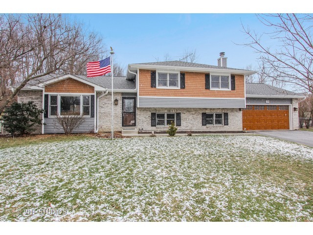 179 Willow Rd, Ingleside, IL 60041 photo 1