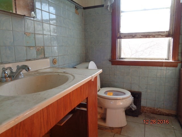 615 Grace St, Elgin, IL 60120 photo 9