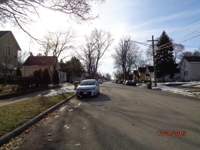 615 Grace St, Elgin, IL 60120 photo 2