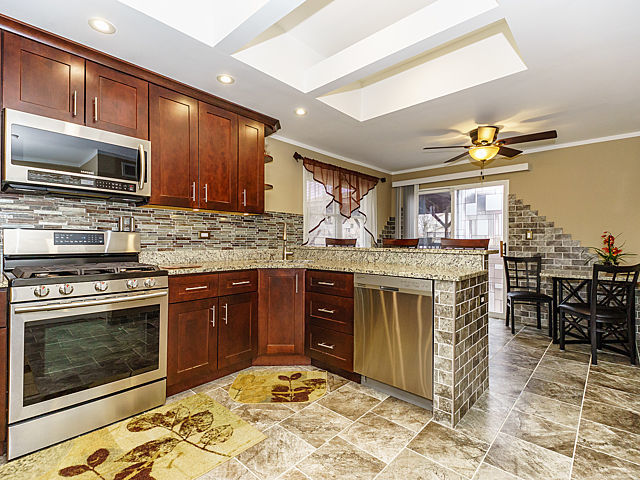 110 N Maple St, Addison, IL 60101 photo 7