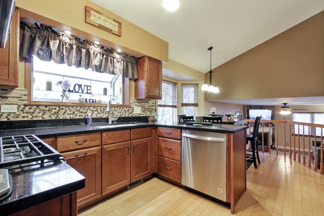 632 White Oak Ln, Bartlett, IL 60103 photo 7