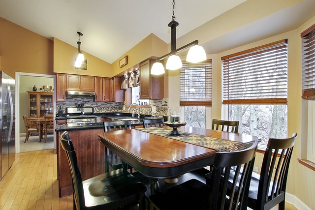 632 White Oak Ln, Bartlett, IL 60103 photo 6