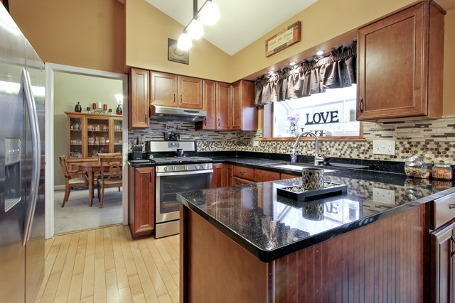 632 White Oak Ln, Bartlett, IL 60103 photo 5