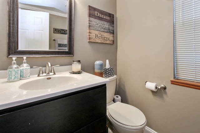 632 White Oak Ln, Bartlett, IL 60103 photo 9