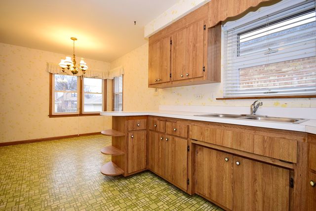 7615 W Devon Ave, Chicago, IL 60631 photo 4