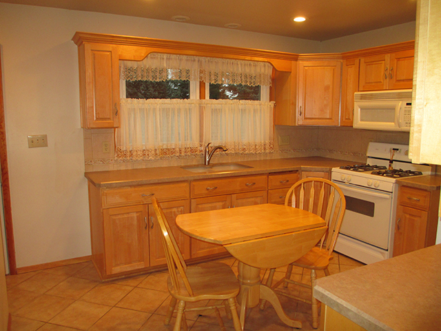 1521 Chambers Ave, Peru, IL 61354 photo 3
