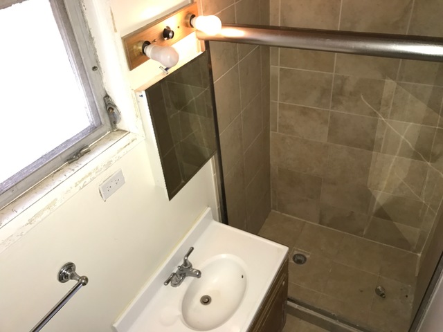 885 Rose Ave, Des Plaines, IL 60016 photo 2
