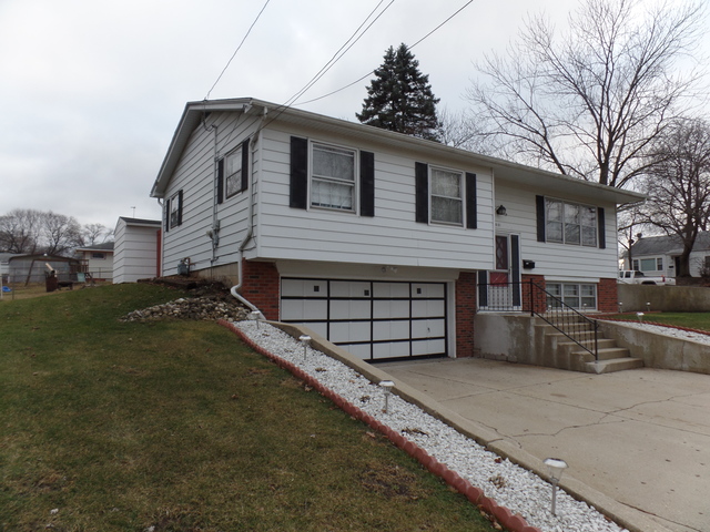 801 Bent St, Elgin, IL 60120 photo 2