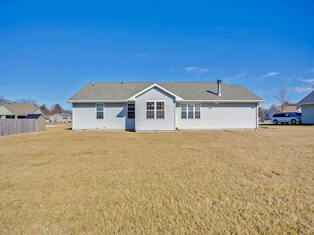 607 Folsom Ct, Sidney, IL 61877 photo 5