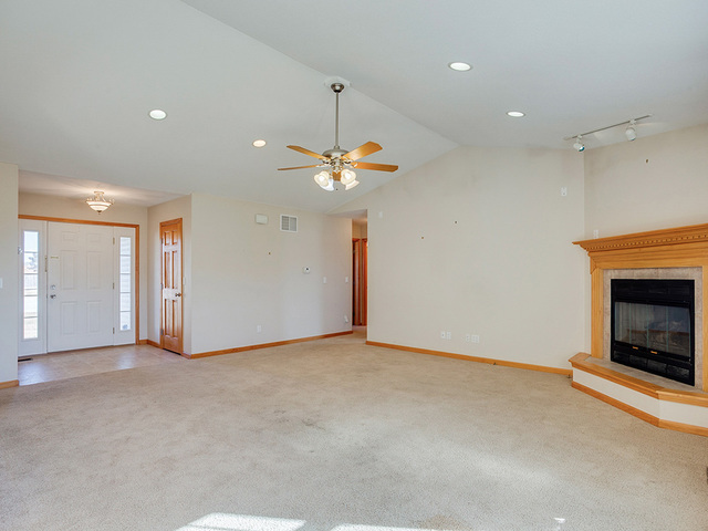 607 Folsom Ct, Sidney, IL 61877 photo 7