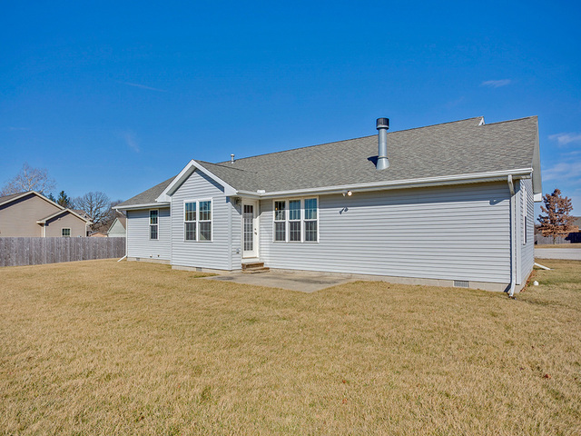 607 Folsom Ct, Sidney, IL 61877 photo 4