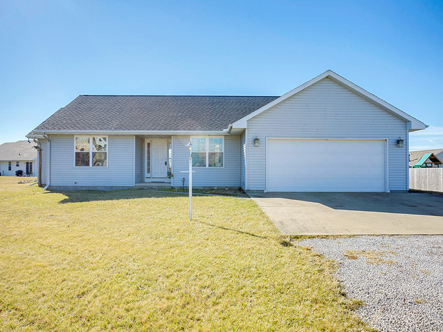 607 Folsom Ct, Sidney, IL 61877 photo 1
