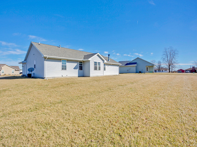 607 Folsom Ct, Sidney, IL 61877 photo 25