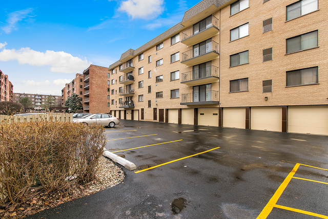 1441 E Thacker St #401, Des Plaines, IL 60016 photo 2