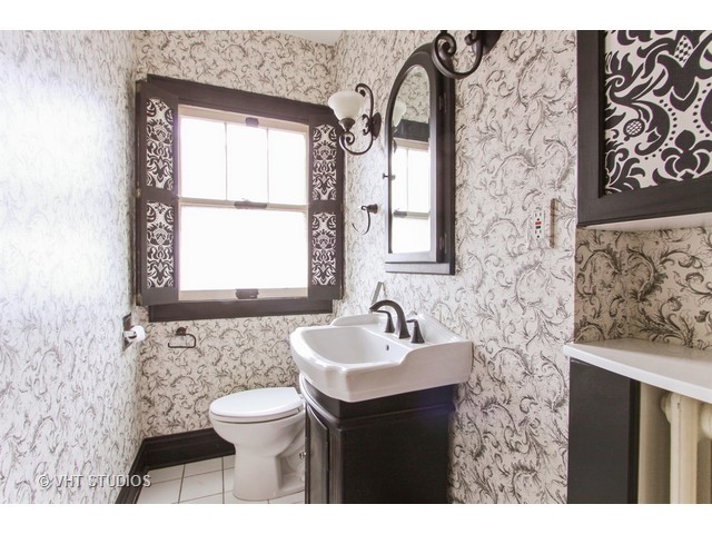 219 E May St, Elmhurst, IL 60126 photo 9