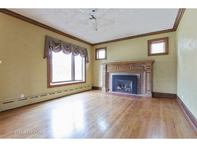 219 E May St, Elmhurst, IL 60126 photo 2