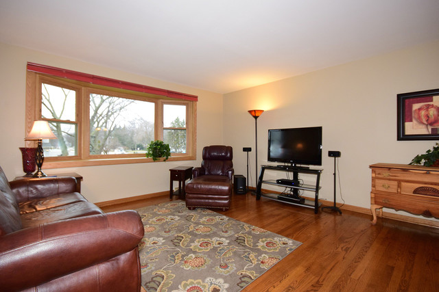 401 Maple Ln, Darien, IL 60561 photo 3