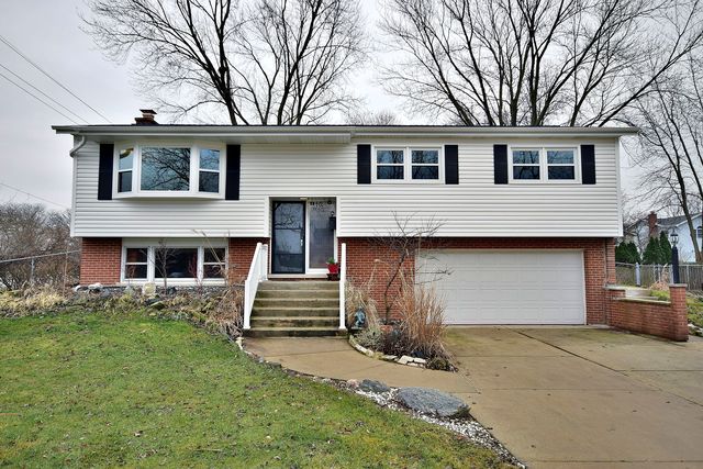 401 Maple Ln, Darien, IL 60561 photo 1