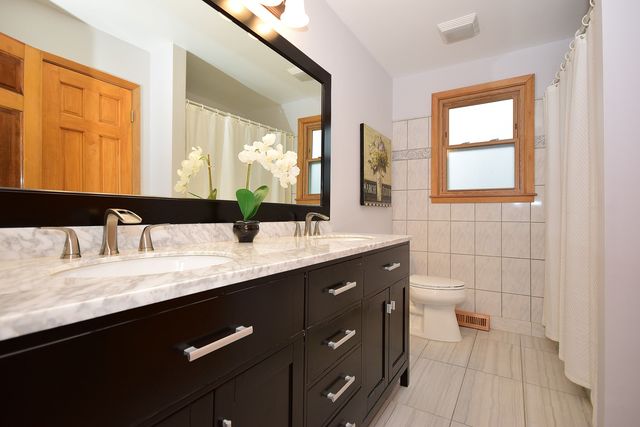 401 Maple Ln, Darien, IL 60561 photo 13