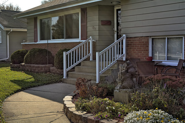 224 S Beverly St, Wheaton, IL 60187 photo 2