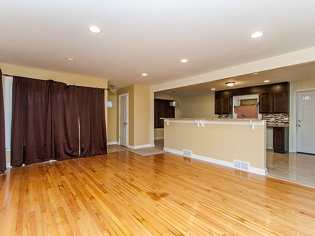 156 E 122nd St, Chicago, IL 60628 photo 4