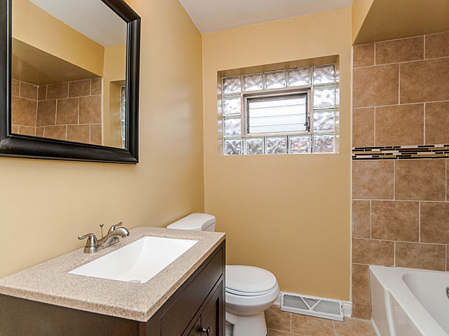 156 E 122nd St, Chicago, IL 60628 photo 9