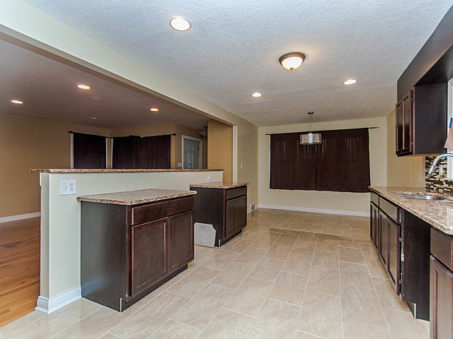 156 E 122nd St, Chicago, IL 60628 photo 2