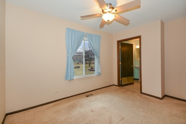 66 Joslyn Dr, Elgin, IL 60120 photo 7