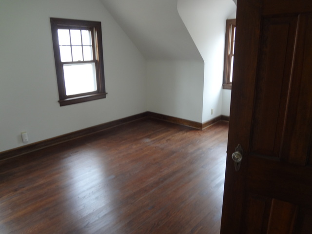 433 Illinois Ave, Elgin, IL 60120 photo 4