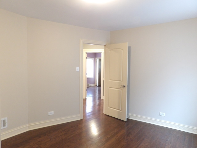 11419 S Emerald Ave, Chicago, IL 60628 photo 17