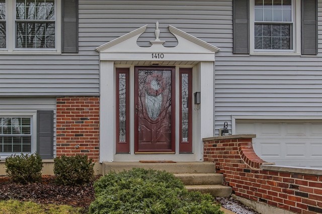 1410 Meyer Rd, Hoffman Estates, IL 60169 photo 2