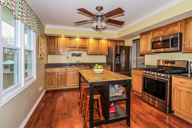 1410 Meyer Rd, Hoffman Estates, IL 60169 photo 8