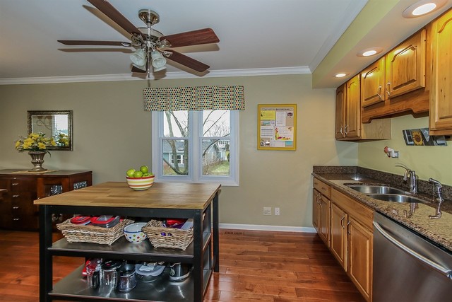 1410 Meyer Rd, Hoffman Estates, IL 60169 photo 10