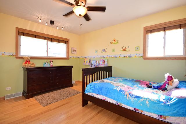 281 Ambleside Rd, Des Plaines, IL 60016 photo 11