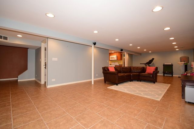 281 Ambleside Rd, Des Plaines, IL 60016 photo 13