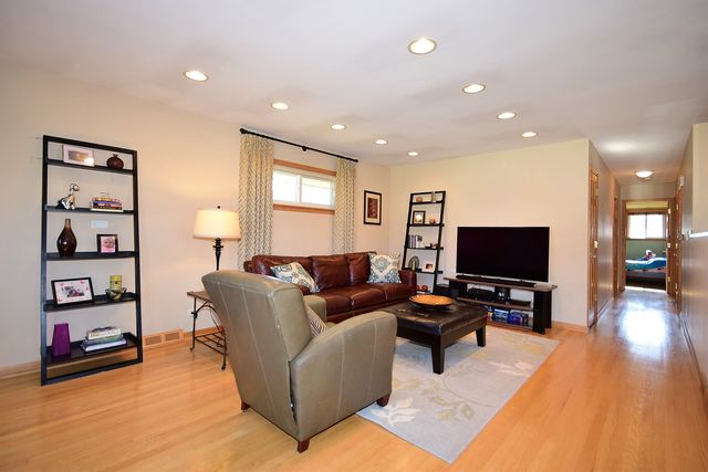 281 Ambleside Rd, Des Plaines, IL 60016 photo 6