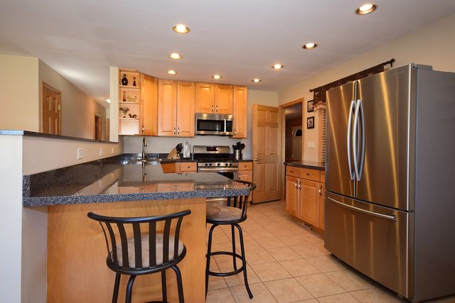 281 Ambleside Rd, Des Plaines, IL 60016 photo 3