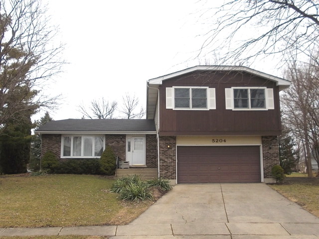 5204 W Springdale Ln, Mchenry, IL 60050 photo 1