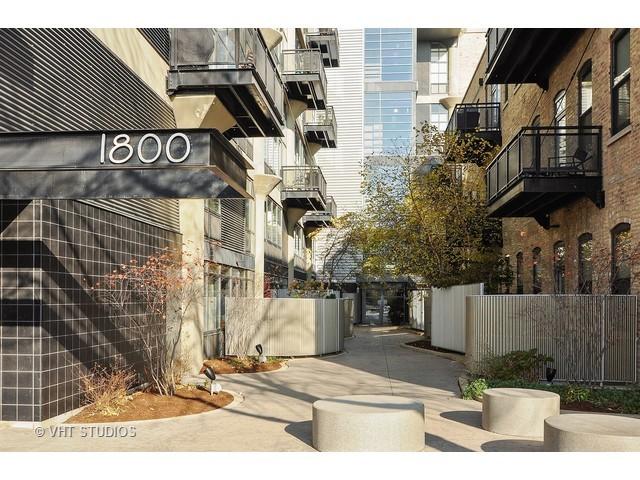 1800 W Grace St #603, Chicago, IL 60613