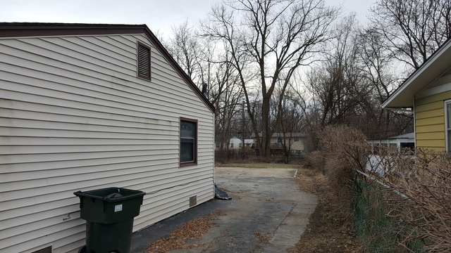 15400 Maple Ln, Markham, IL 60428 photo 2