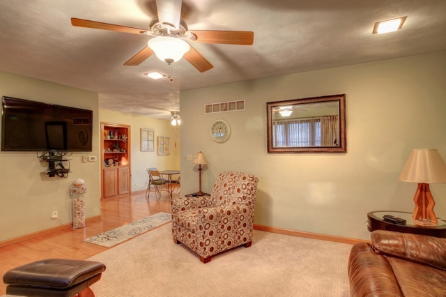 1207 Theodore Dr, Champaign, IL 61821 photo 9