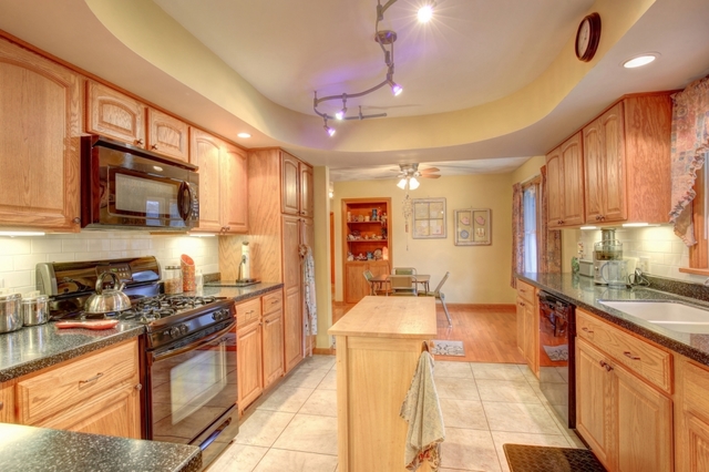 1207 Theodore Dr, Champaign, IL 61821 photo 3