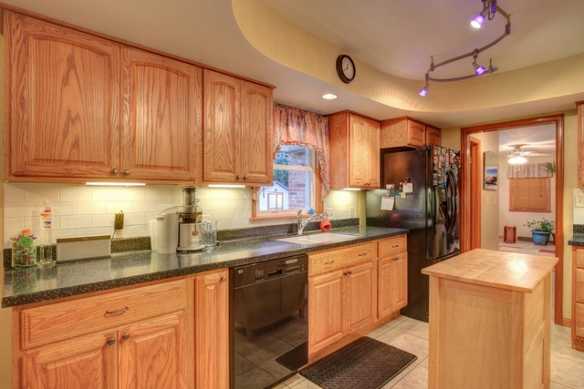 1207 Theodore Dr, Champaign, IL 61821 photo 2