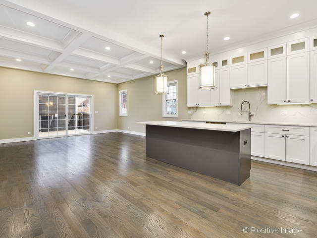 2425 N Artesian Ave, Chicago, IL 60647 photo 2