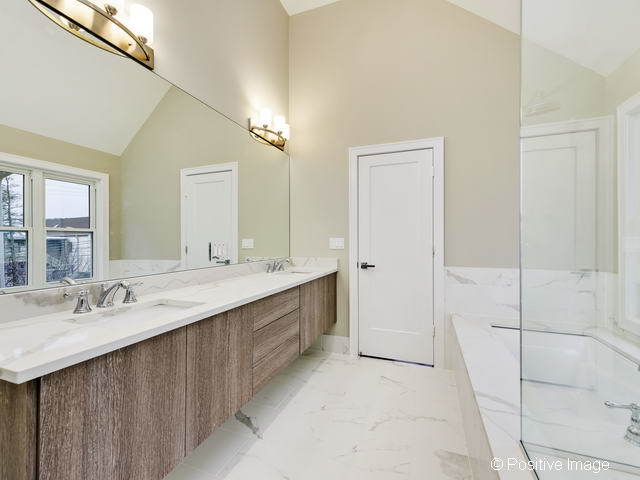 2425 N Artesian Ave, Chicago, IL 60647 photo 16