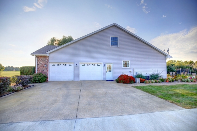 1134 Old Route 47, White Heath, IL 61884 photo 3