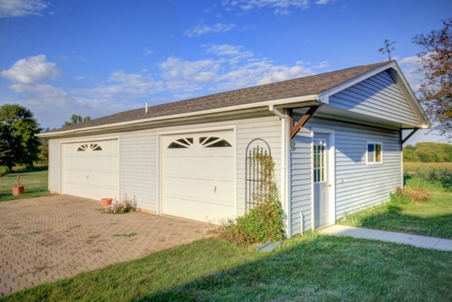 1134 Old Route 47, White Heath, IL 61884 photo 2