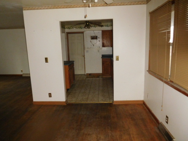 507 N John St, Fithian, IL 61844 photo 6
