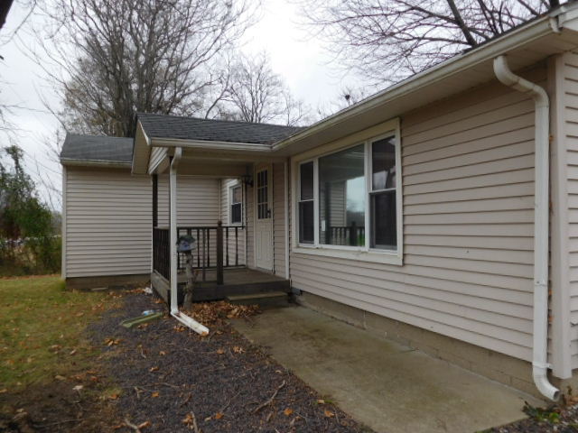 122 N Main St, Riverton, IL 62561 photo 3