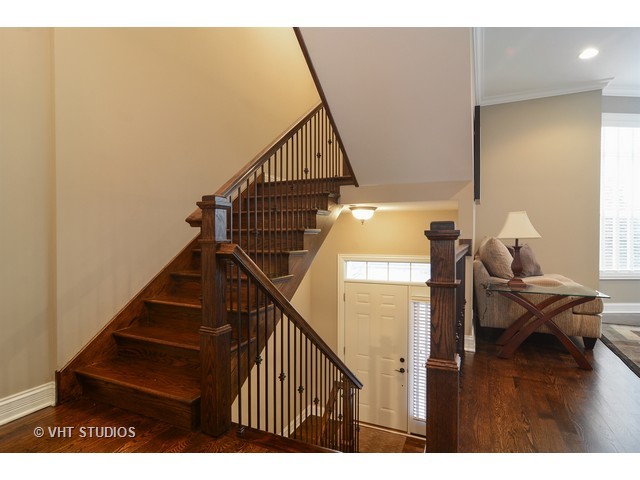 709 E Prospect Ave, Mount Prospect, IL 60056 photo 2
